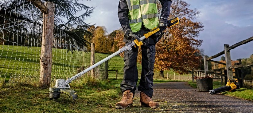 Ukázka sečení se sekačkou DCM571 FlexVolt